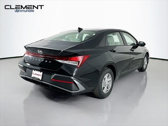 Hyundai Elantra Vehicle Image 06