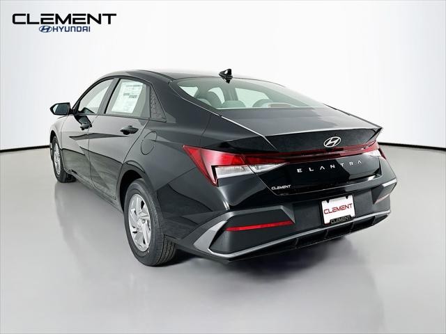 Hyundai Elantra Vehicle Image 08