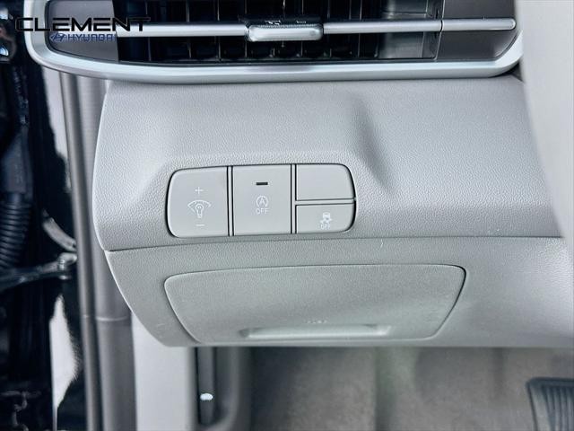 Hyundai Elantra Vehicle Image 12