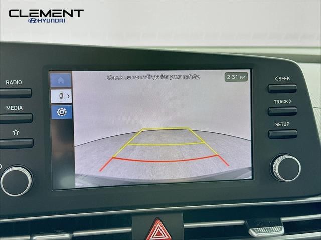 Hyundai Elantra Vehicle Image 18