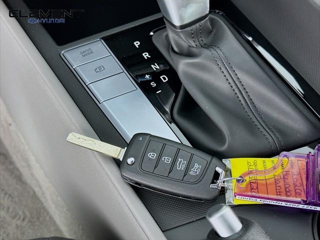 Hyundai Elantra Vehicle Image 20