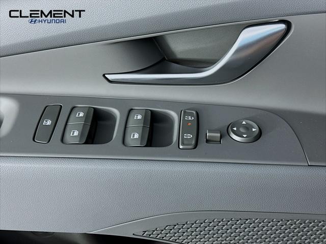 Hyundai Elantra Vehicle Image 21