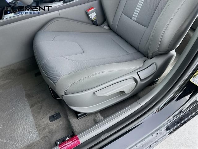 Hyundai Elantra Vehicle Image 23