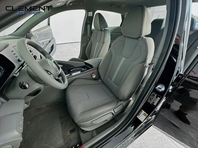 Hyundai Elantra Vehicle Image 24