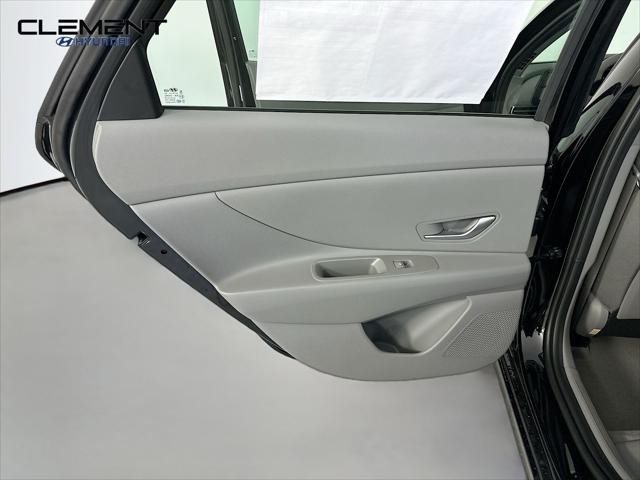 Hyundai Elantra Vehicle Image 25