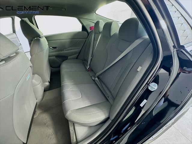 Hyundai Elantra Vehicle Image 26
