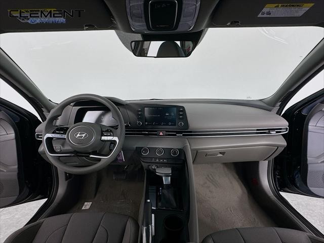 Hyundai Elantra Vehicle Image 27