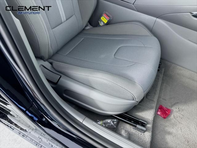 Hyundai Elantra Vehicle Image 28