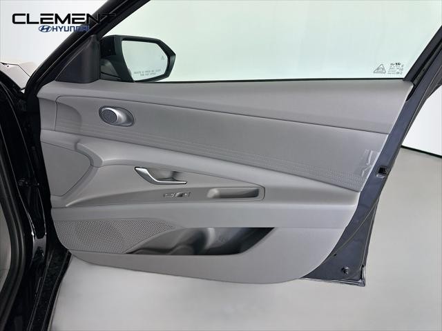 Hyundai Elantra Vehicle Image 30