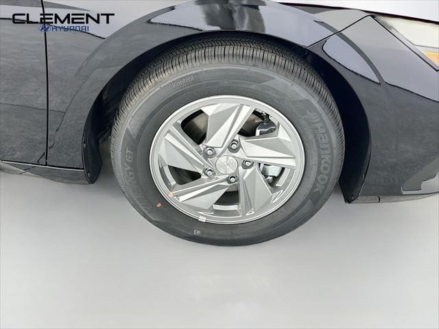 Hyundai Elantra Vehicle Image 31