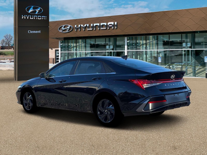 Hyundai Elantra Vehicle Image 04