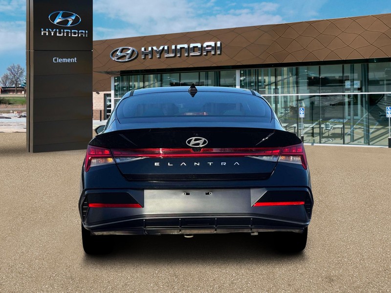 Hyundai Elantra Vehicle Image 06