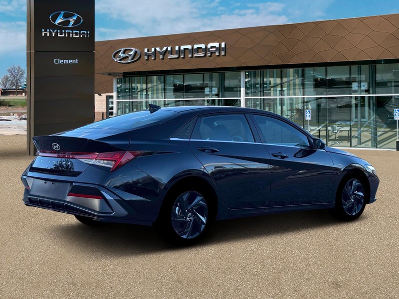 Hyundai Elantra Vehicle Image 08
