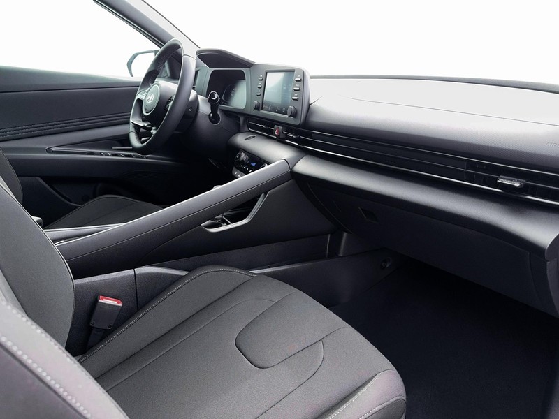 Hyundai Elantra Vehicle Image 15