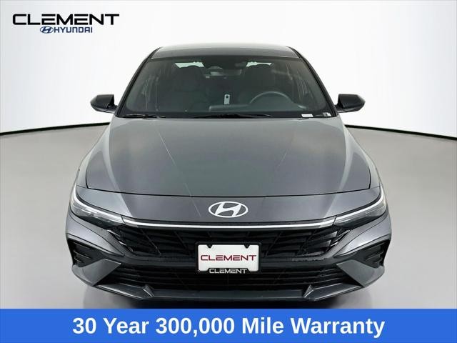 Hyundai Elantra Vehicle Full-screen Gallery Image 2