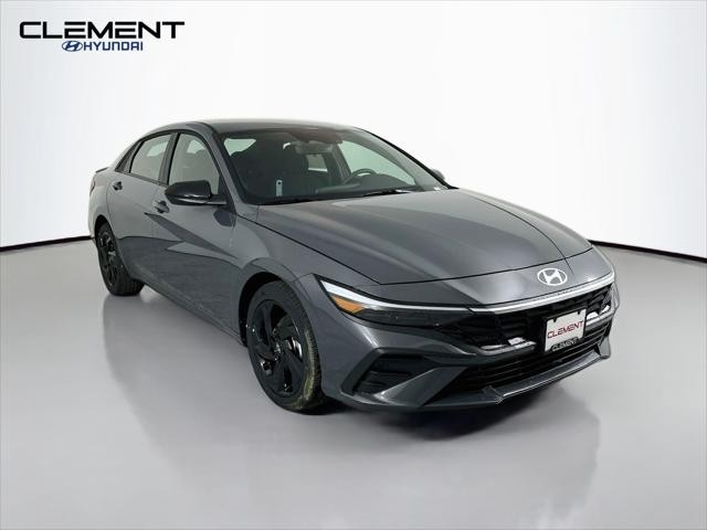 Hyundai Elantra Vehicle Full-screen Gallery Image 3
