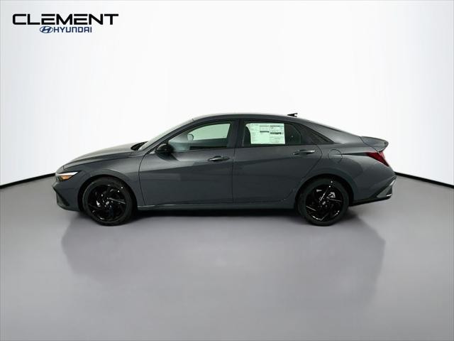 Hyundai Elantra Vehicle Full-screen Gallery Image 4