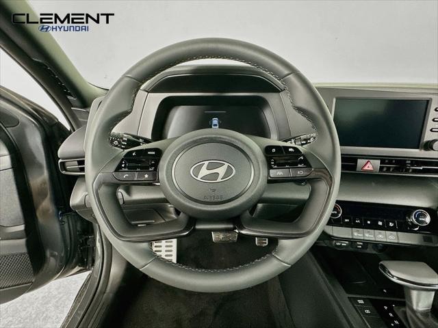 Hyundai Elantra Vehicle Full-screen Gallery Image 13