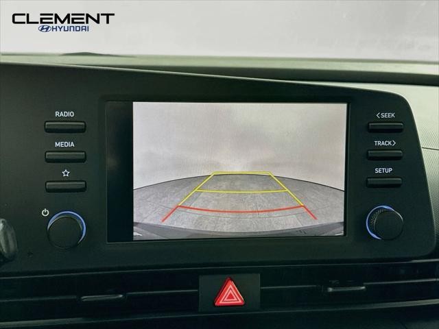 Hyundai Elantra Vehicle Full-screen Gallery Image 18