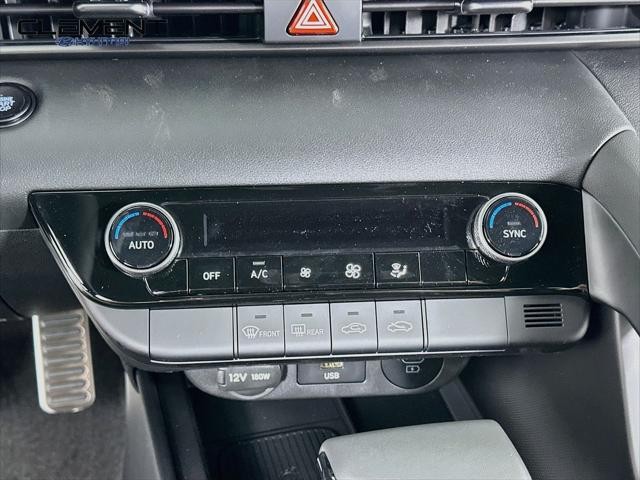 Hyundai Elantra Vehicle Full-screen Gallery Image 19