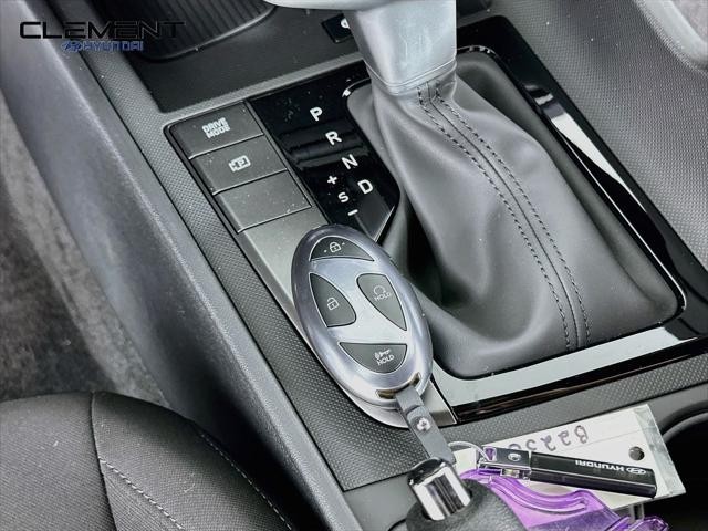 Hyundai Elantra Vehicle Full-screen Gallery Image 20