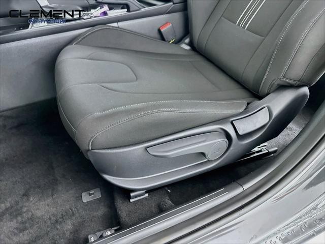 Hyundai Elantra Vehicle Full-screen Gallery Image 23