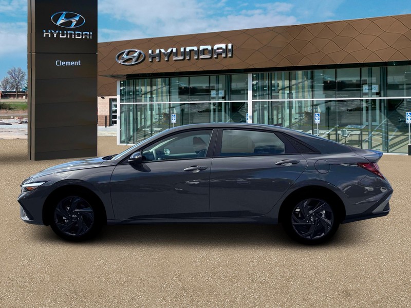 Hyundai Elantra Vehicle Image 03