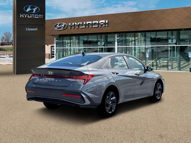 Hyundai Elantra Vehicle Image 07