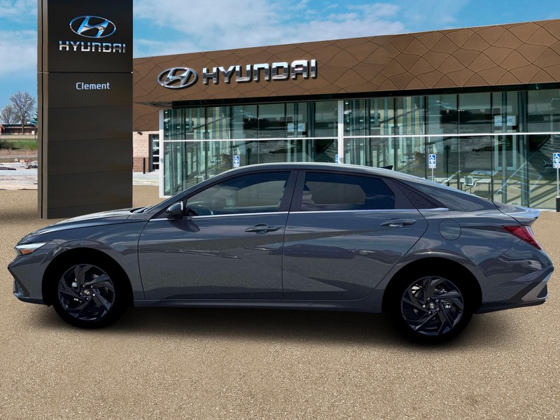 Hyundai Elantra Vehicle Image 03