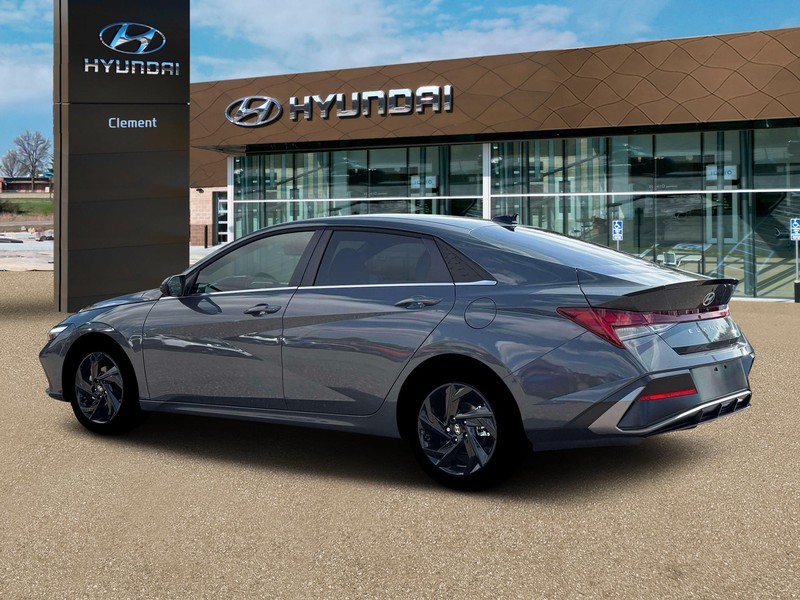 Hyundai Elantra Vehicle Image 04