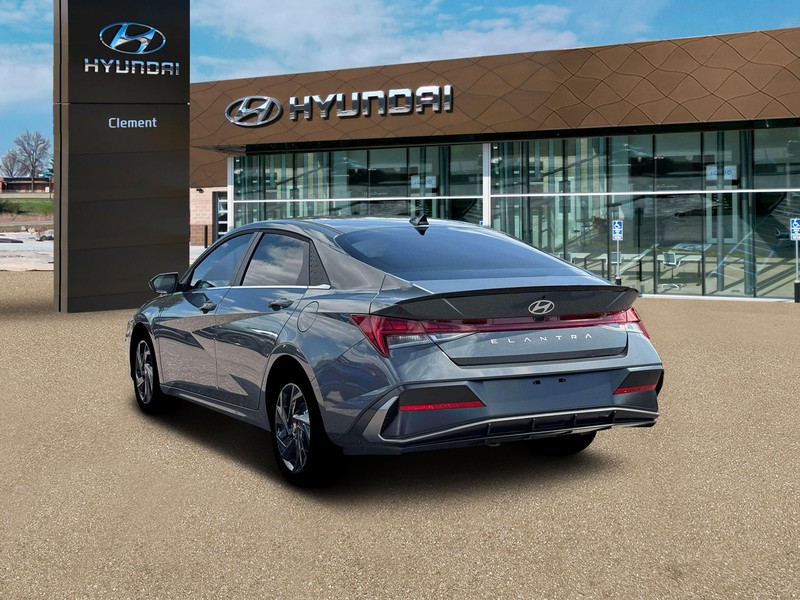 Hyundai Elantra Vehicle Image 05