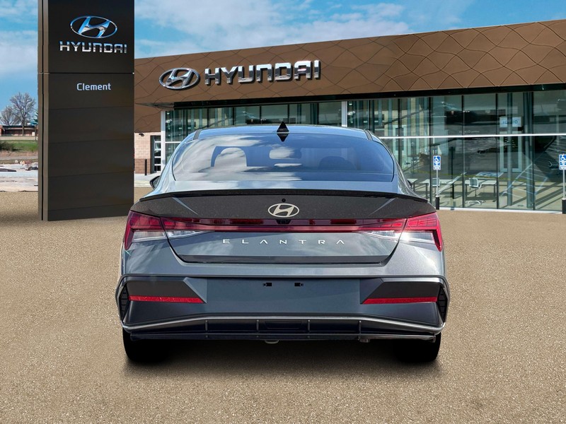 Hyundai Elantra Vehicle Image 06