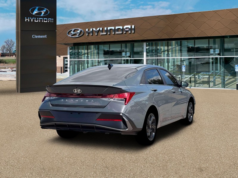 Hyundai Elantra Vehicle Image 07