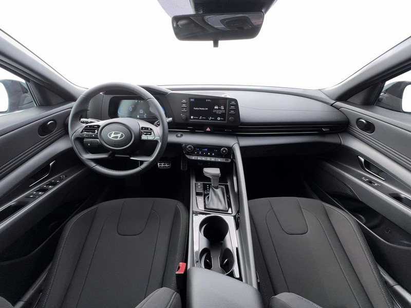 Hyundai Elantra Vehicle Image 13