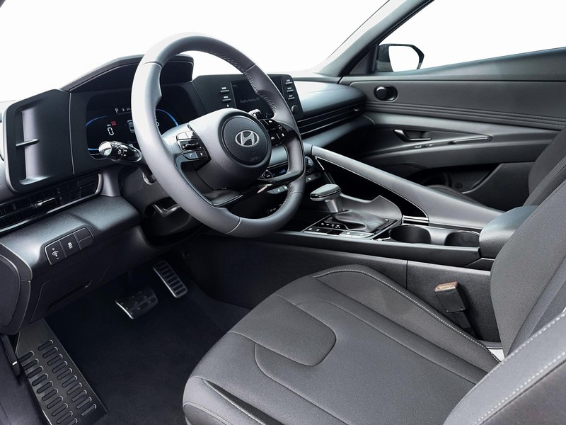 Hyundai Elantra Vehicle Image 14