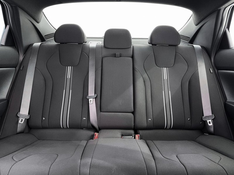 Hyundai Elantra Vehicle Image 16
