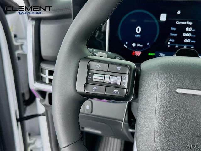 Hyundai Santa Fe Hybrid Vehicle Full-screen Gallery Image 14