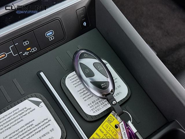 Hyundai Santa Fe Hybrid Vehicle Full-screen Gallery Image 21