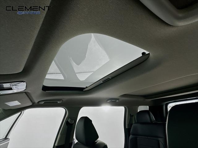 Hyundai Santa Fe Hybrid Vehicle Full-screen Gallery Image 22