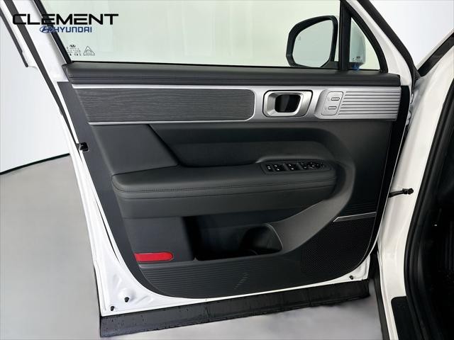 Hyundai Santa Fe Hybrid Vehicle Full-screen Gallery Image 25