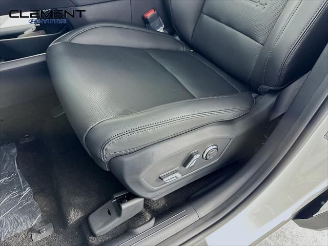 Hyundai Santa Fe Hybrid Vehicle Full-screen Gallery Image 26