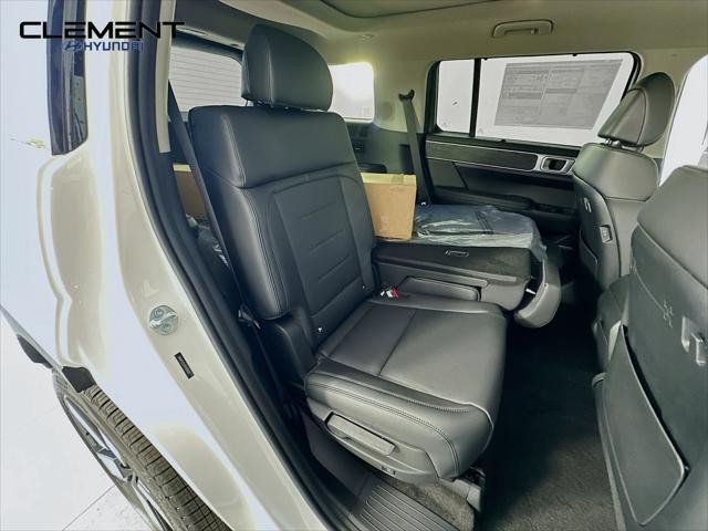 Hyundai Santa Fe Hybrid Vehicle Full-screen Gallery Image 29