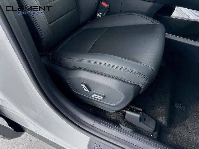 Hyundai Santa Fe Hybrid Vehicle Full-screen Gallery Image 30