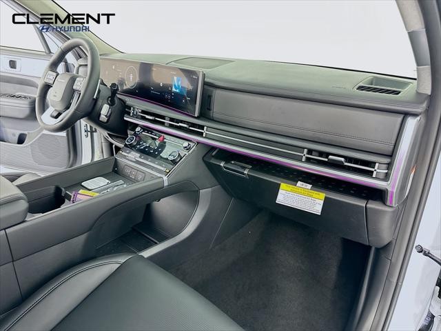 Hyundai Santa Fe Hybrid Vehicle Full-screen Gallery Image 31