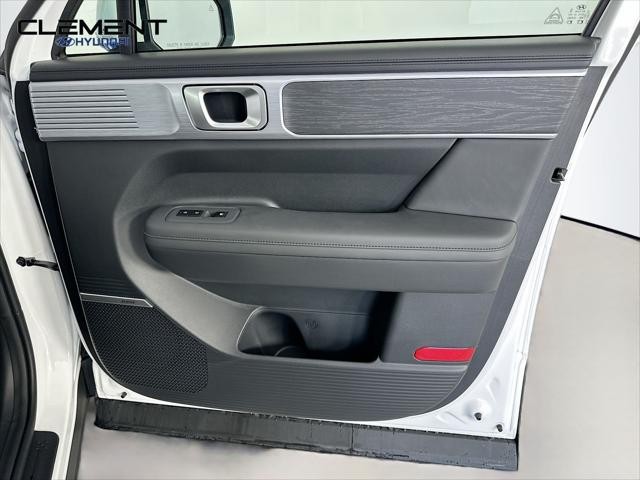 Hyundai Santa Fe Hybrid Vehicle Full-screen Gallery Image 32