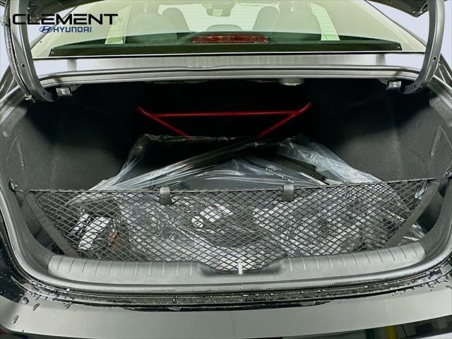 Hyundai Elantra N Vehicle Full-screen Gallery Image 9