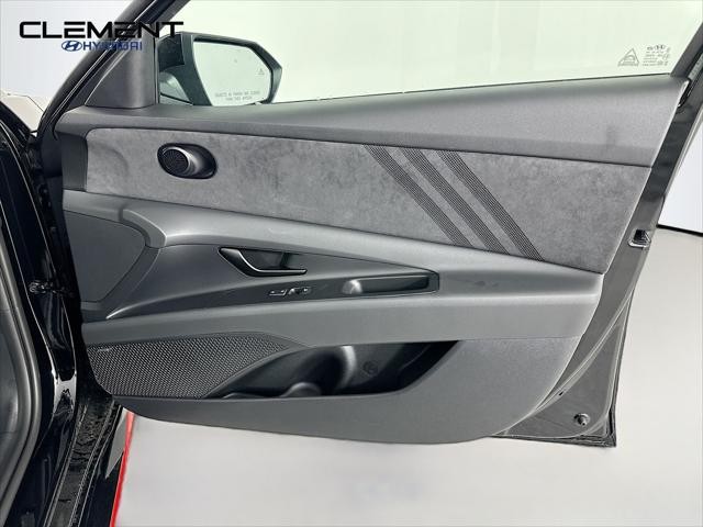 Hyundai Elantra N Vehicle Full-screen Gallery Image 32