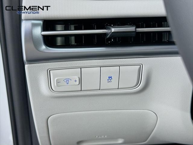 Hyundai Tucson Vehicle Full-screen Gallery Image 12