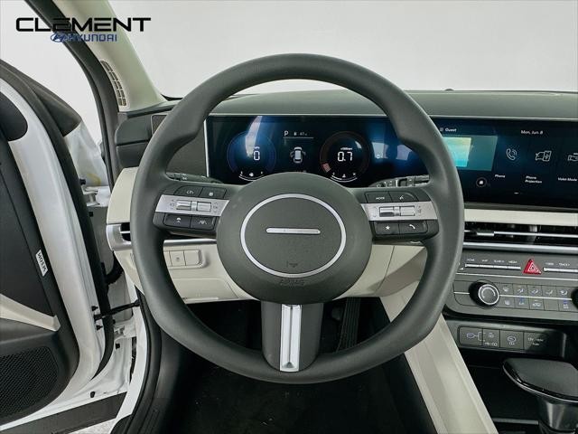 Hyundai Tucson Vehicle Full-screen Gallery Image 13