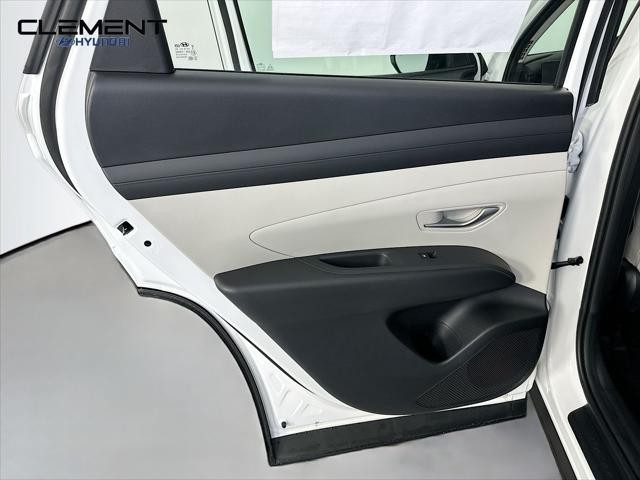 Hyundai Tucson Vehicle Full-screen Gallery Image 25
